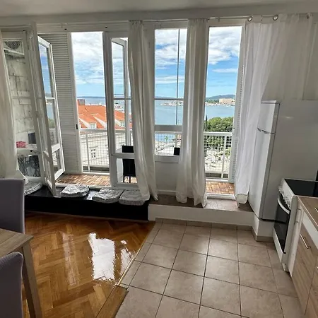 Trpimira Street Apartmán