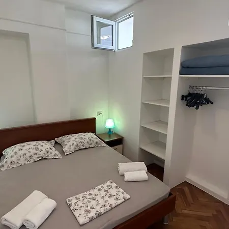 Trpimira Street Apartmán *