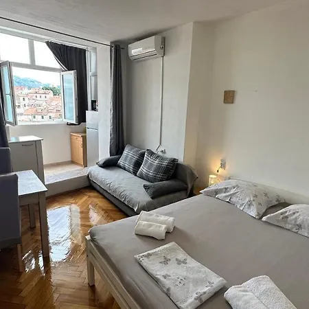 Trpimira Street Apartmán